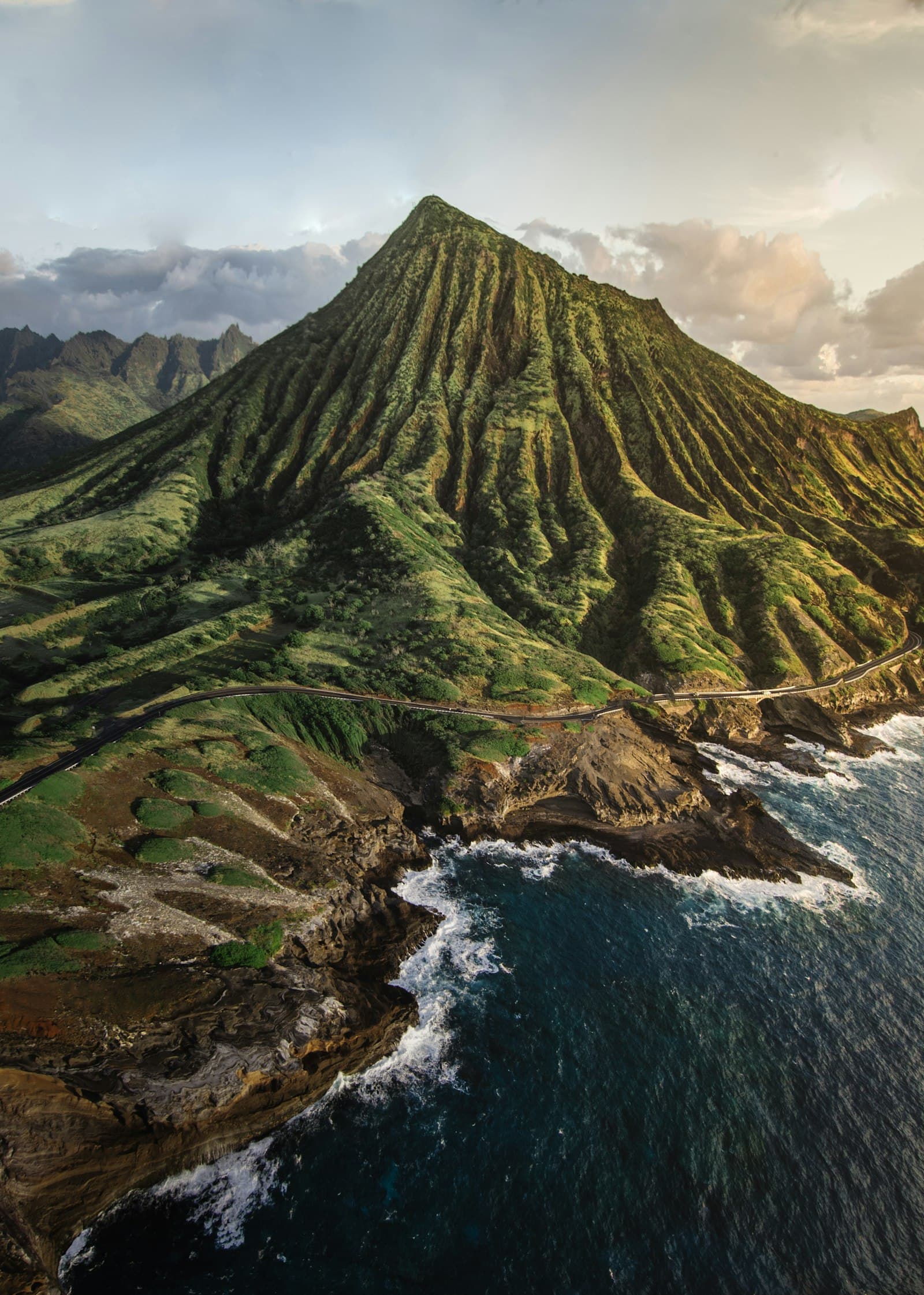Green mountain ridge beside the water on Oʻahu